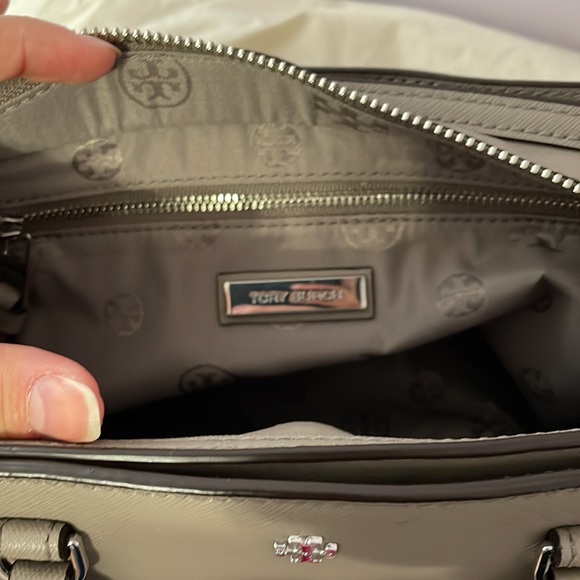 Tory Burch grey saffiano leather small crossbody bag - Picture 6 of 10